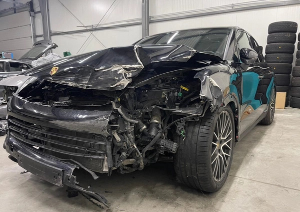 Porsche Cayenne cena 179000 przebieg: 85000, rok produkcji 2018 z Raszków małe 79